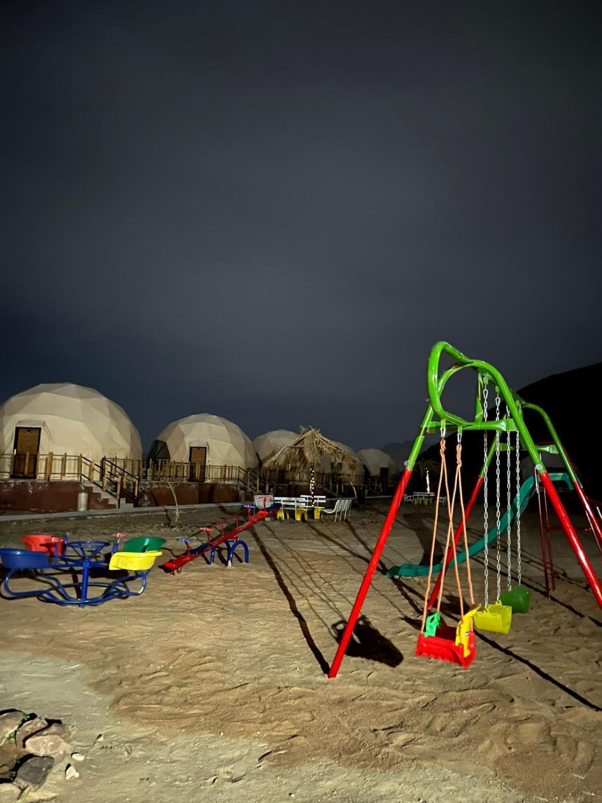 Adel Rum Camp Bubbles Wadi Rum Eksteriør billede