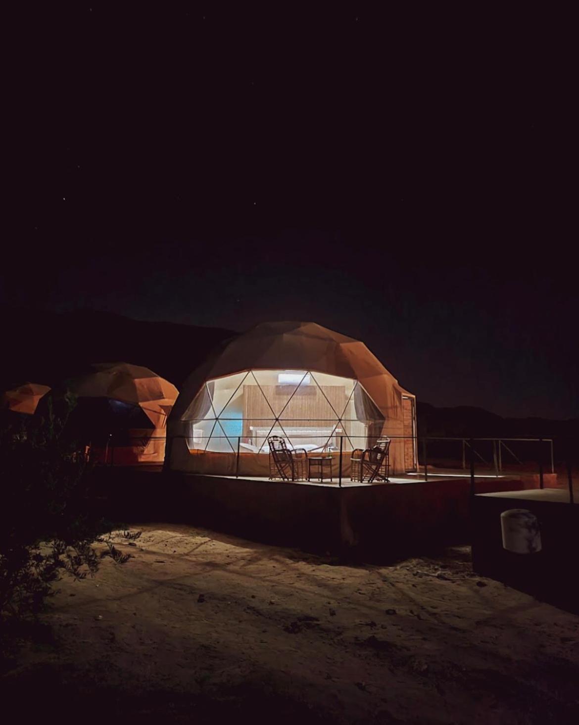Adel Rum Camp Bubbles Wadi Rum Eksteriør billede