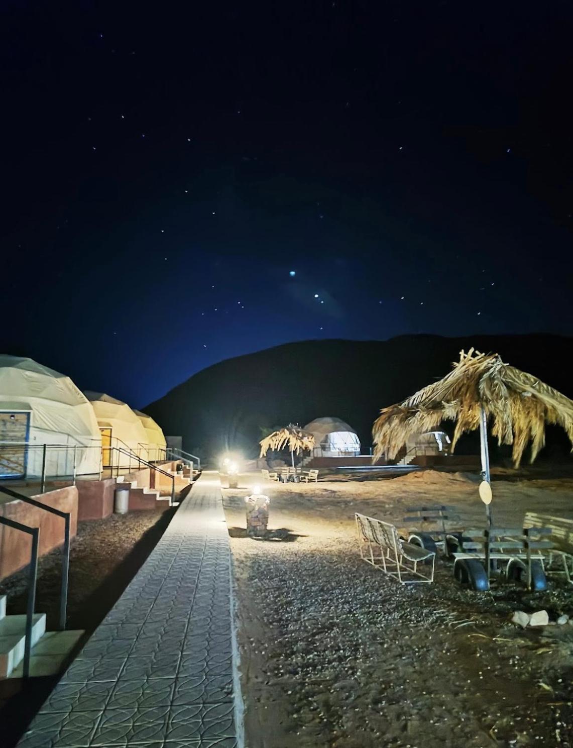 Adel Rum Camp Bubbles Wadi Rum Eksteriør billede