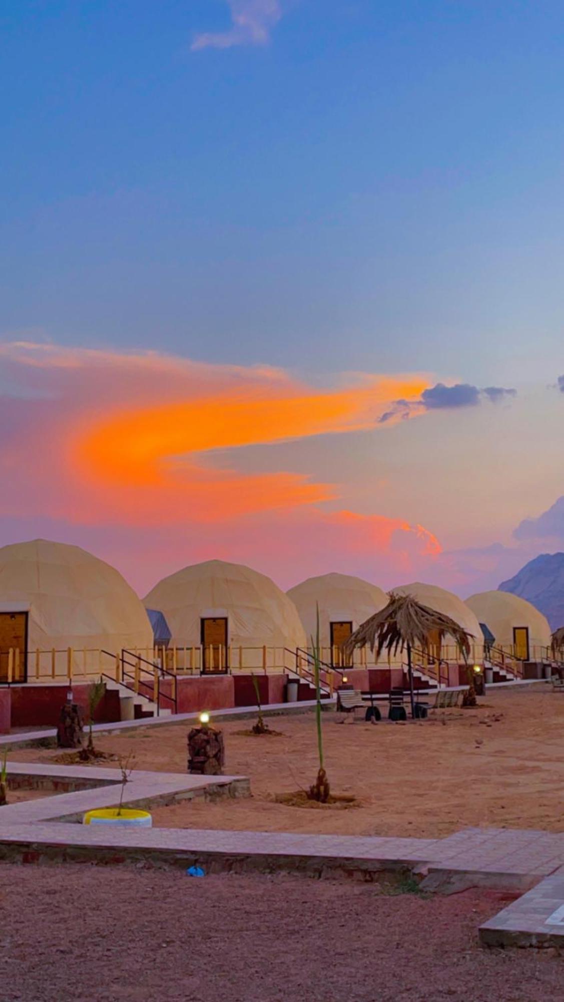 Adel Rum Camp Bubbles Wadi Rum Eksteriør billede