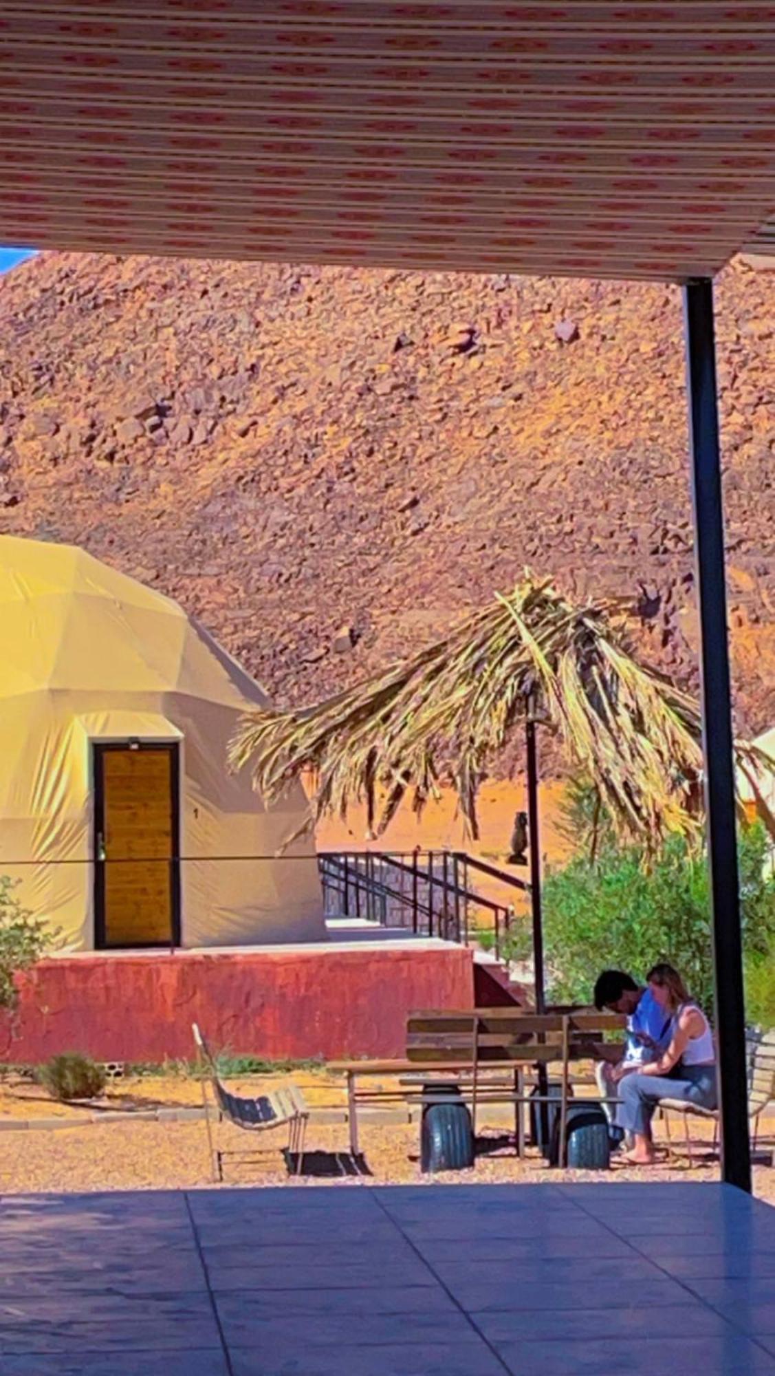 Adel Rum Camp Bubbles Wadi Rum Eksteriør billede