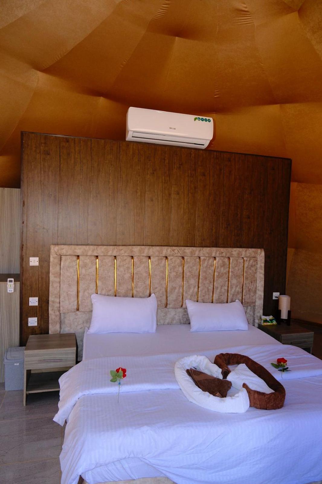 Adel Rum Camp Bubbles Wadi Rum Eksteriør billede