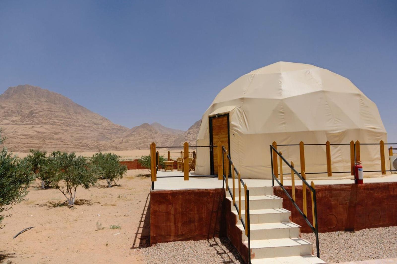 Adel Rum Camp Bubbles Wadi Rum Eksteriør billede