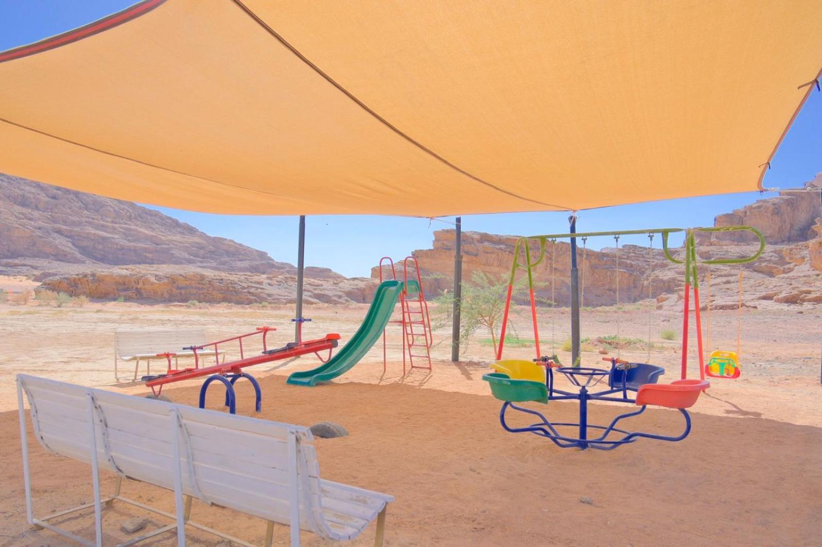 Adel Rum Camp Bubbles Wadi Rum Eksteriør billede